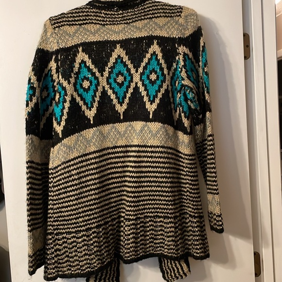 Like new sweater. Juniors size XL - Picture 4 of 4